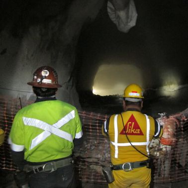 观察某地下采场回填过程