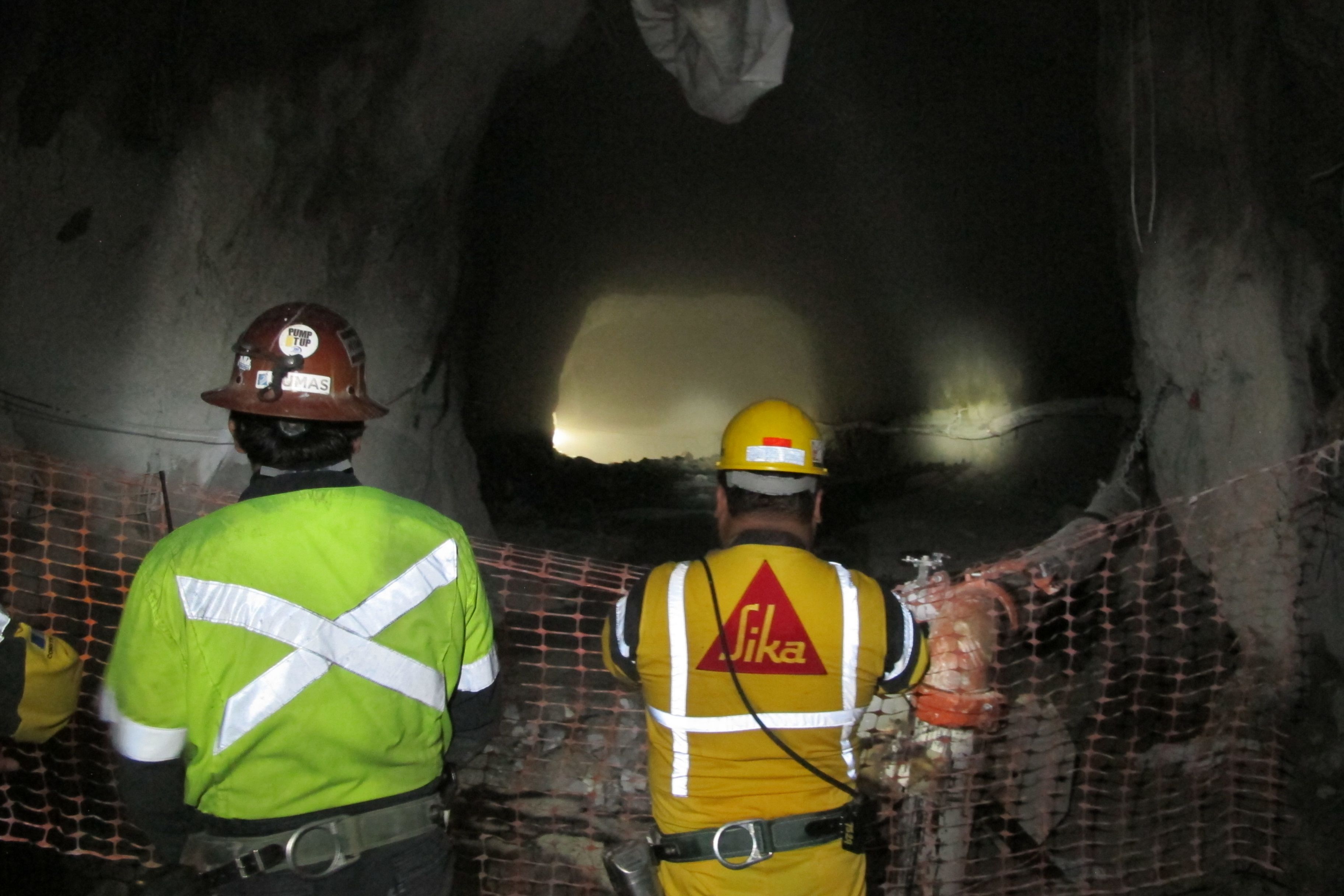 观察某地下采场回填过程