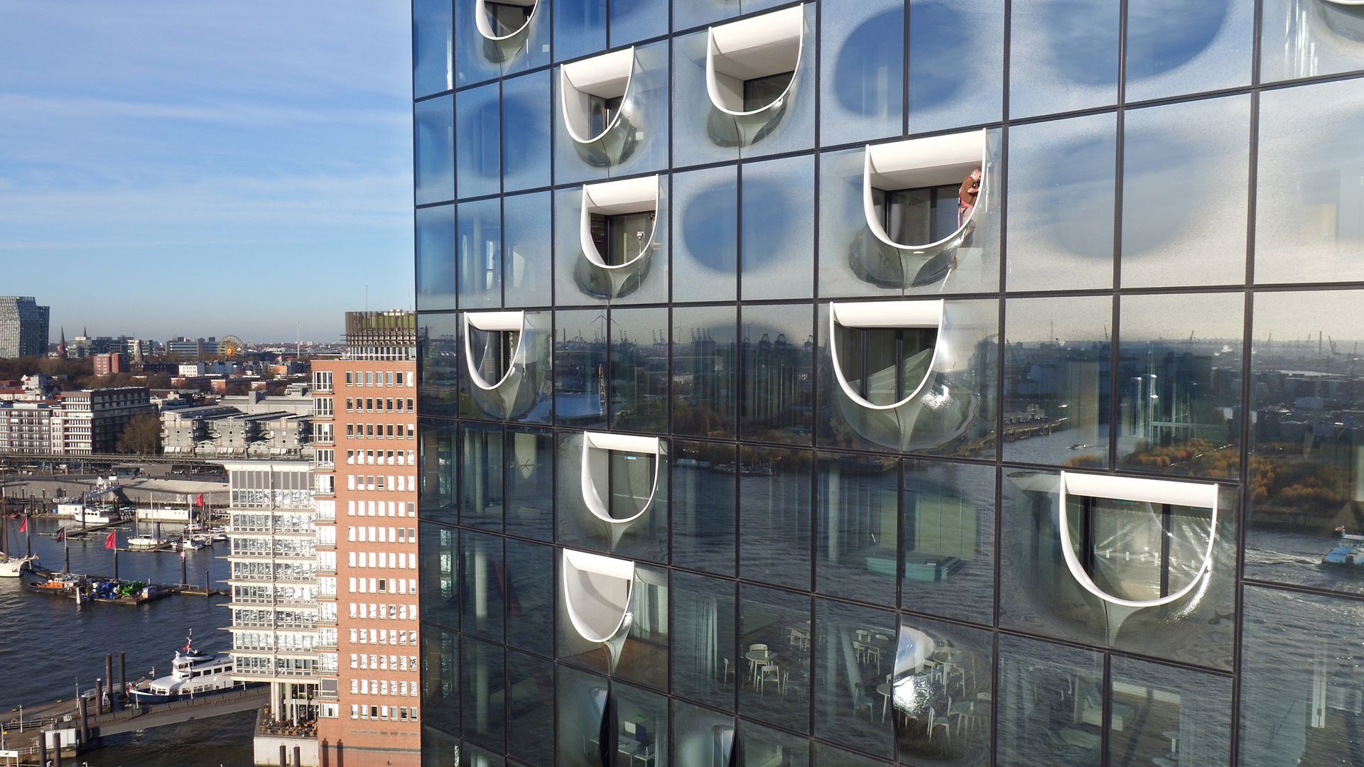 Glass facade construction of Elbphilharmonie in Hamburg with Sikasil adhesives and sealants