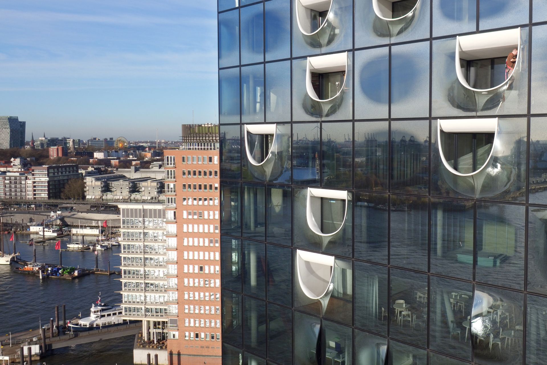 Glass facade construction of Elbphilharmonie in Hamburg with Sikasil adhesives and sealants