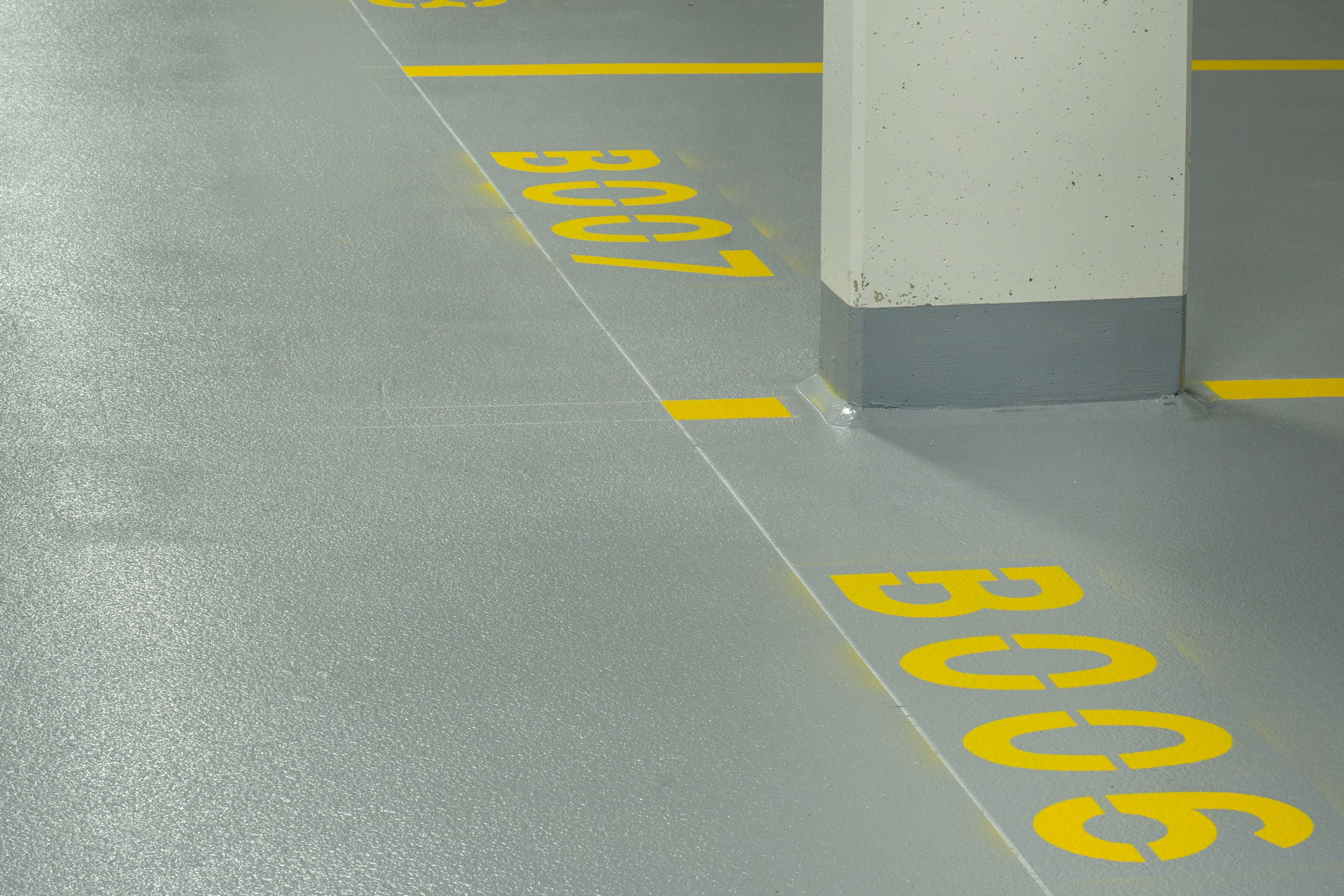 奥地利林茨的汽车停车场的地板