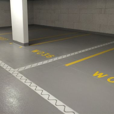 奥地利林茨的汽车停车场的地板