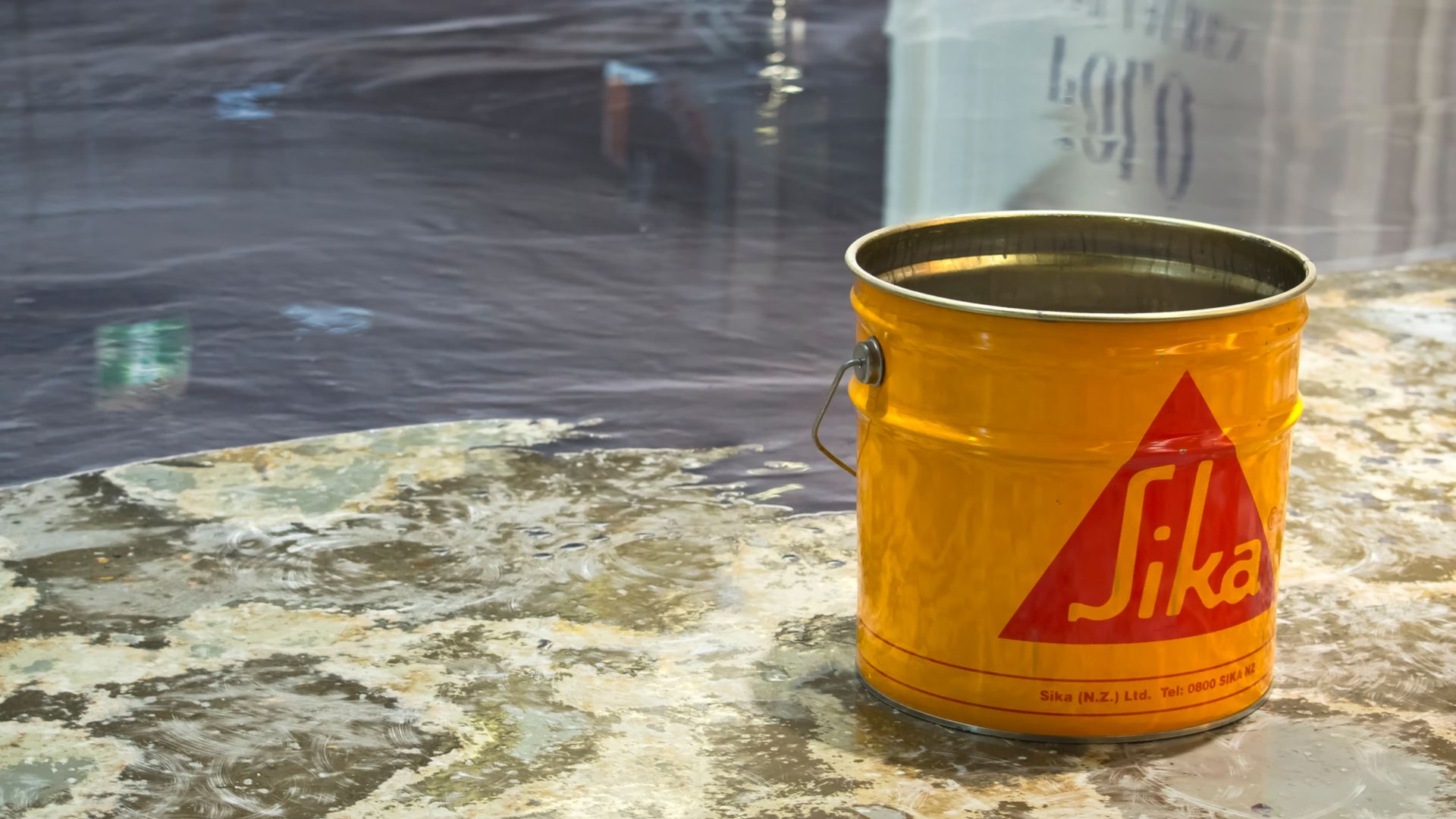 Yellow bucket with Sikafloor and metallic effect floor