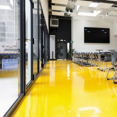 Sika ComfortFloor® yellow floor at school cafeteria