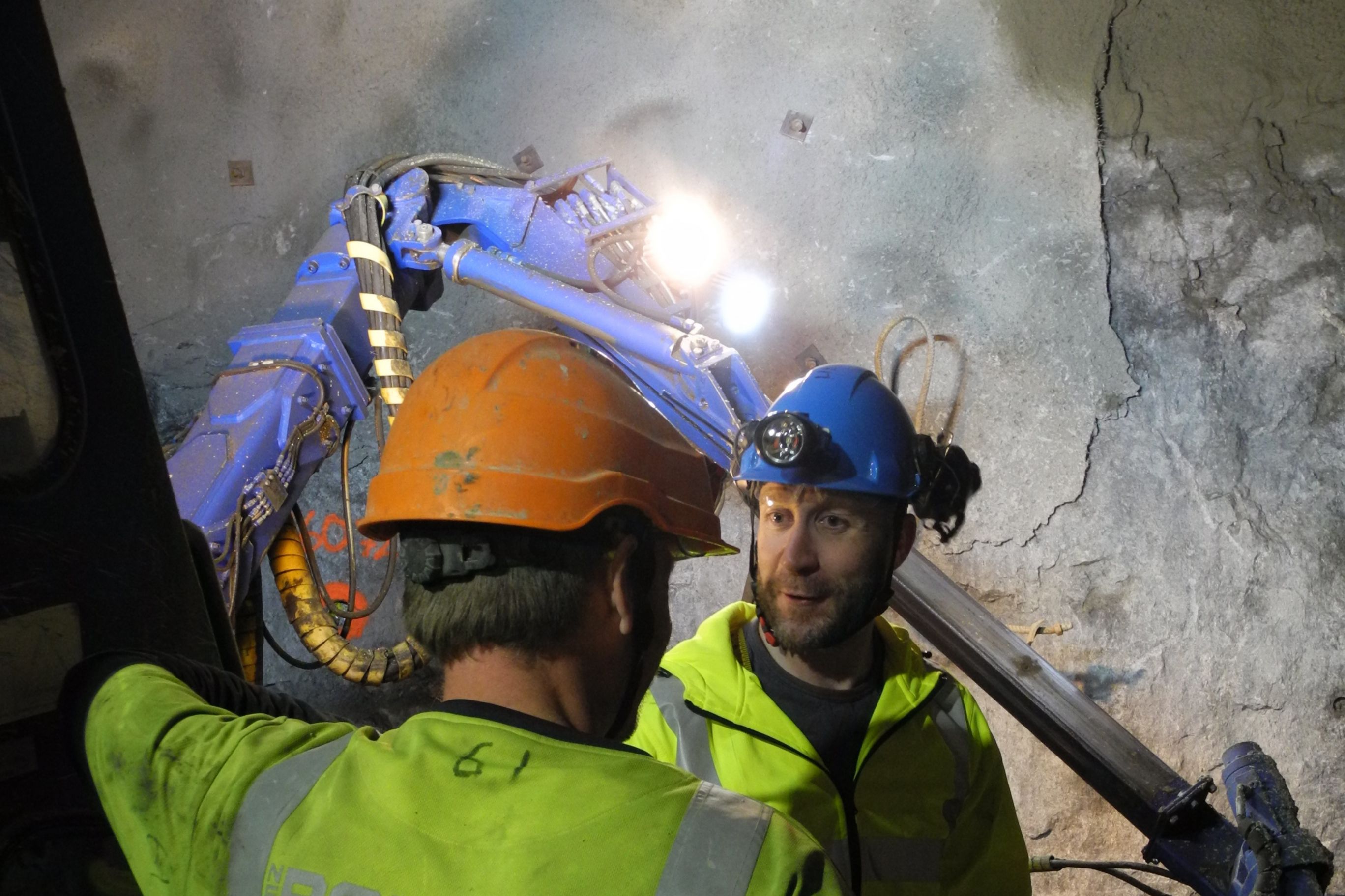 Discussing shotcrete application with the Boliden Nozzlemen and technical personnel in the Garpenberg Mine