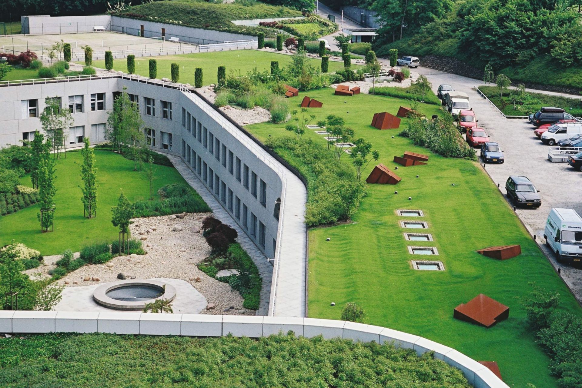 Green roof with single-ply membrane