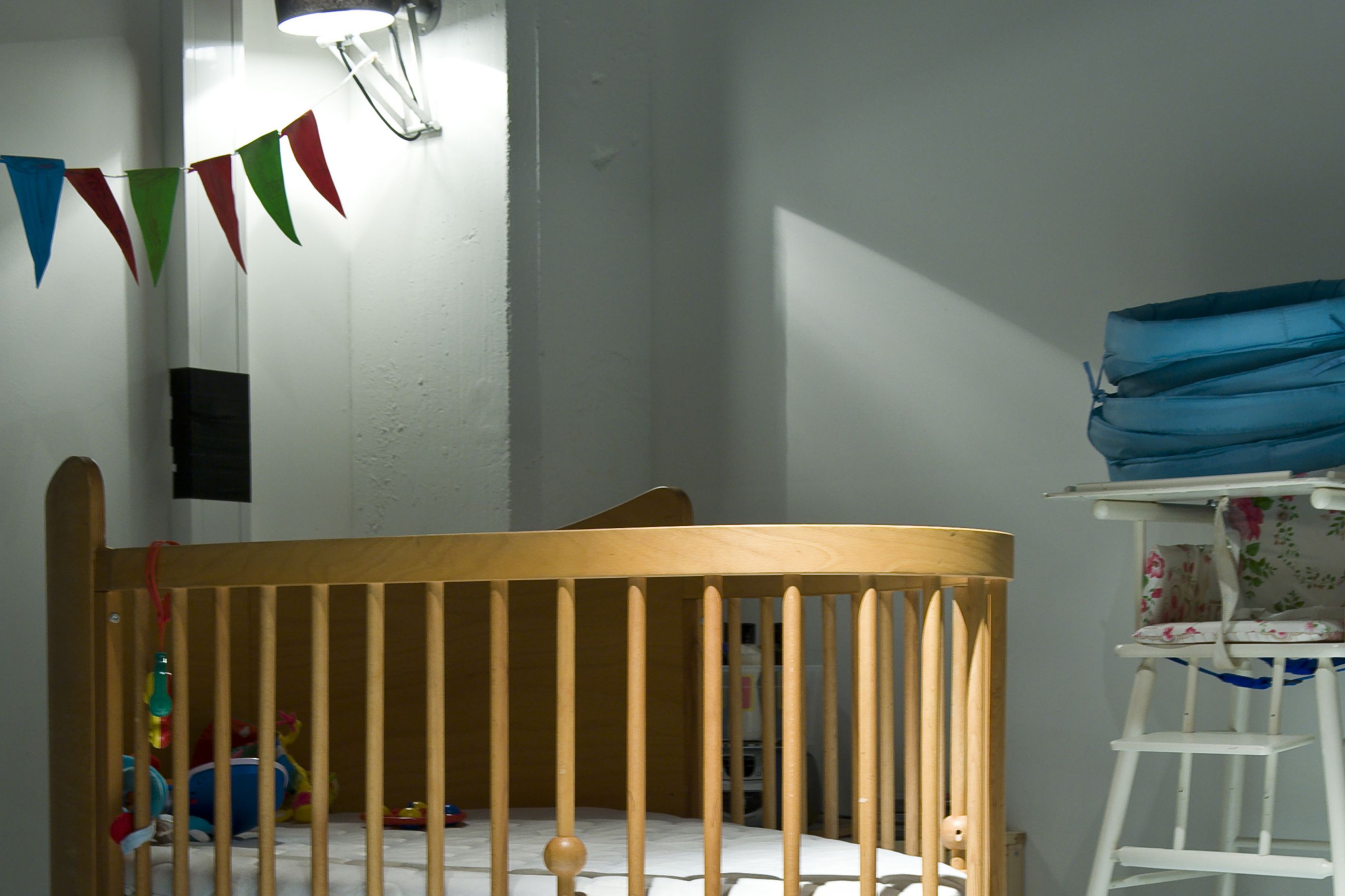 Sika ComfortFloor® grey floor in baby room with crib