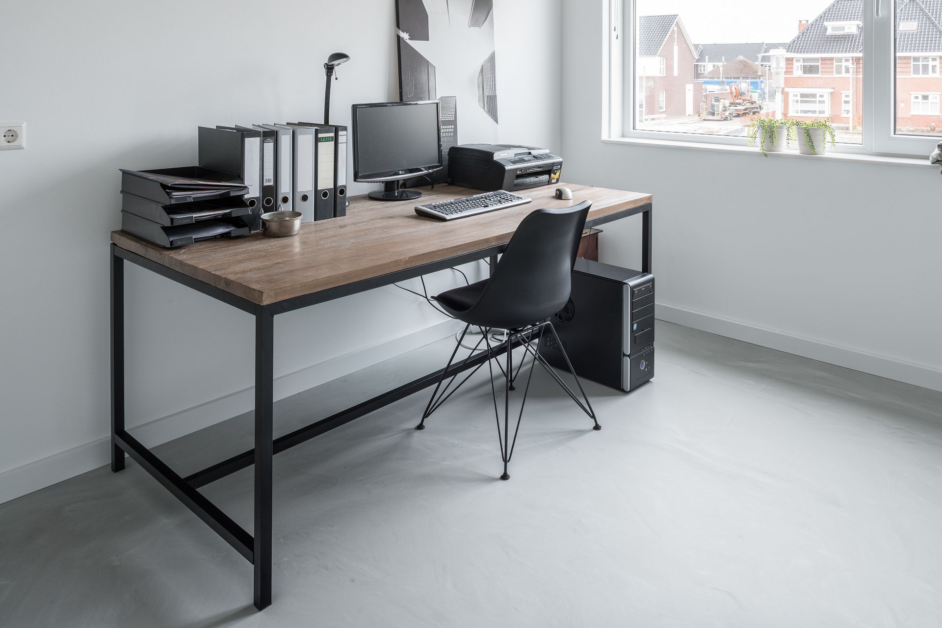 Sika ComfortFloor® grey floor in home office desk with chair and window