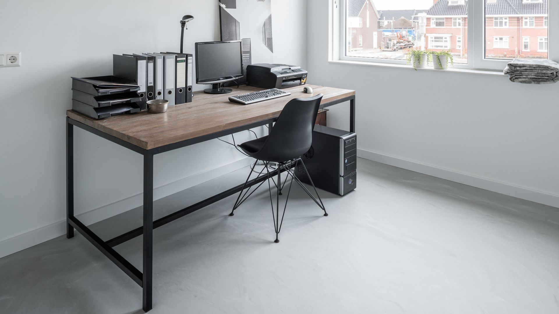 Sika ComfortFloor® grey floor in home office desk with chair and window