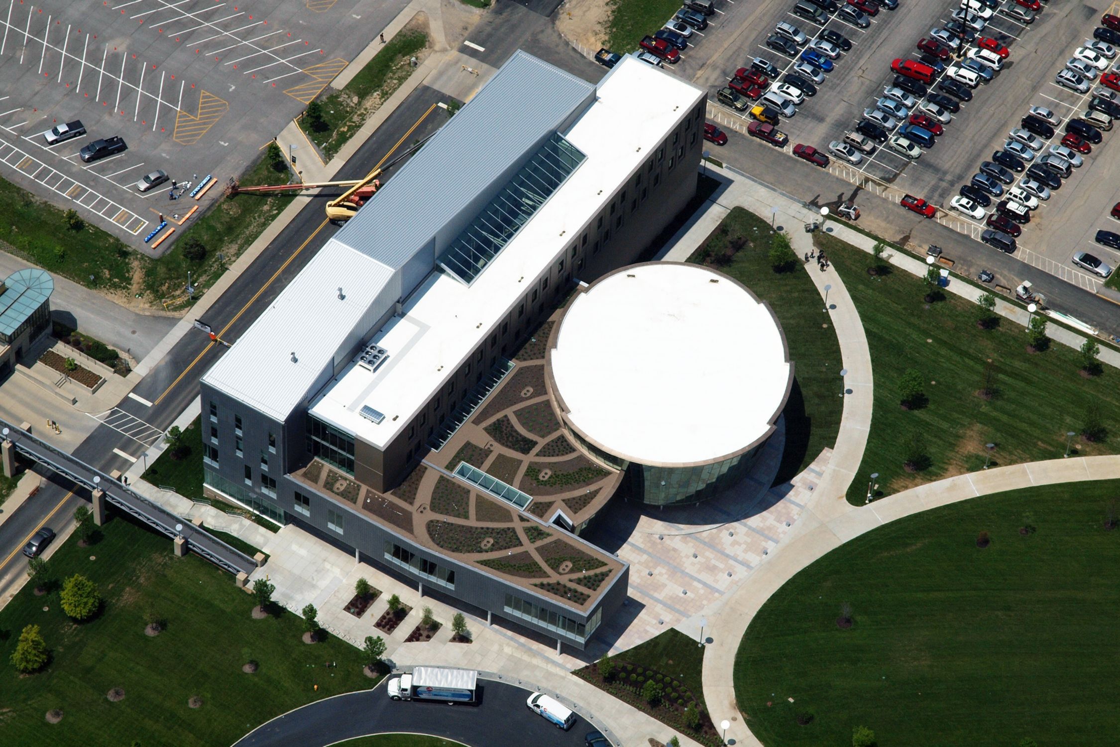 Cool roof with singly-ply PVC membrane of Sarnafil system installed on Griffin Hall in Highland Heights in USA