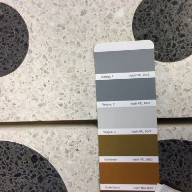 Applying SikaSil Pool for the fountain at the Hague Central Station