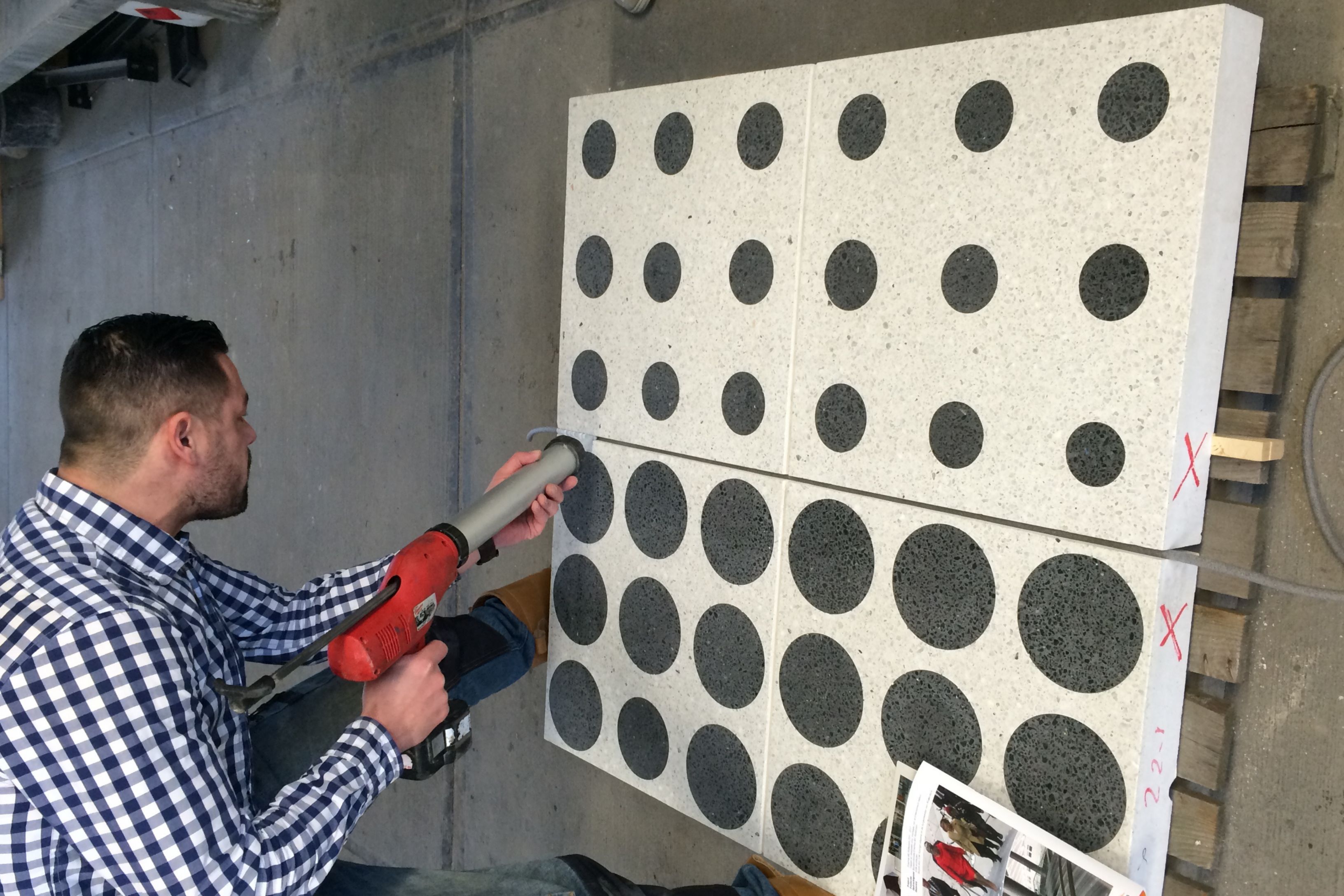 Applying SikaSil Pool for the fountain at the Hague Central Station