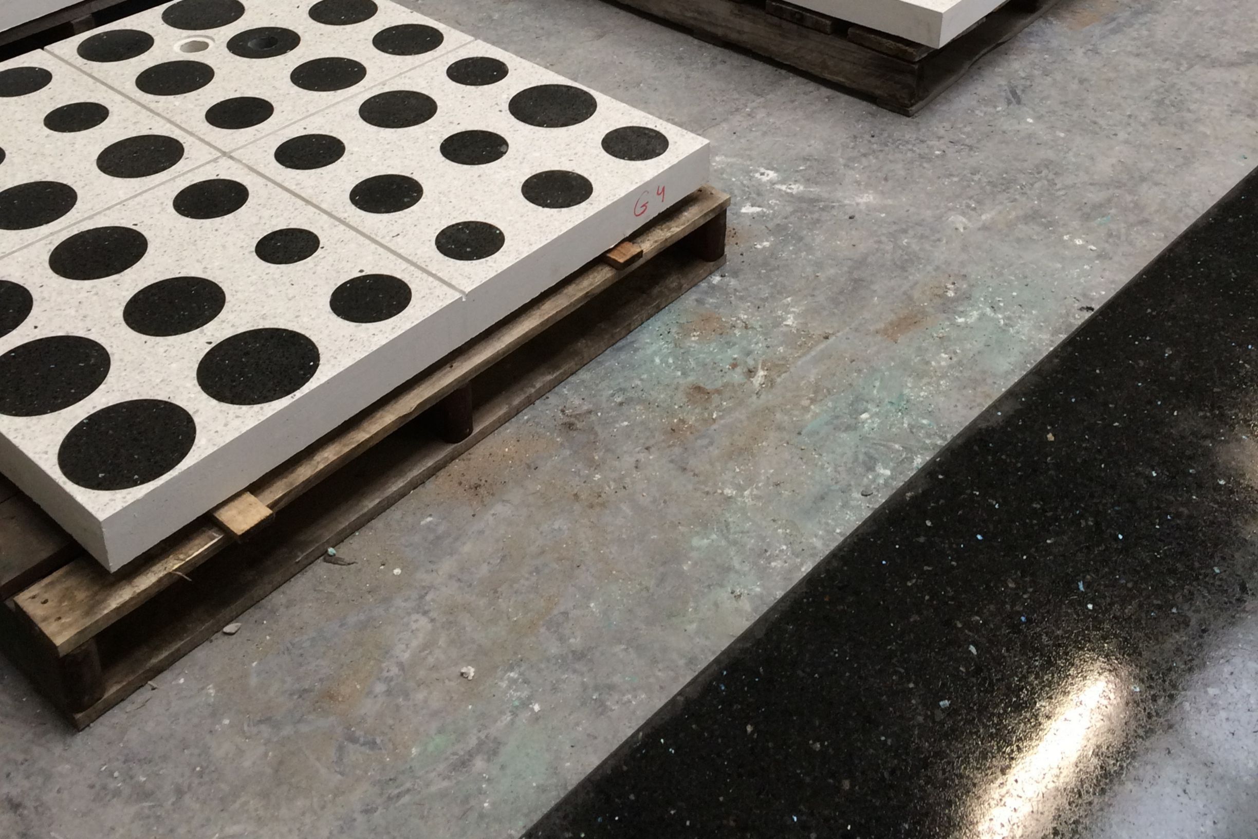 Applying SikaSil Pool for the fountain at the Hague Central Station