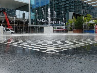 在海牙中央驻地的喷泉在荷兰