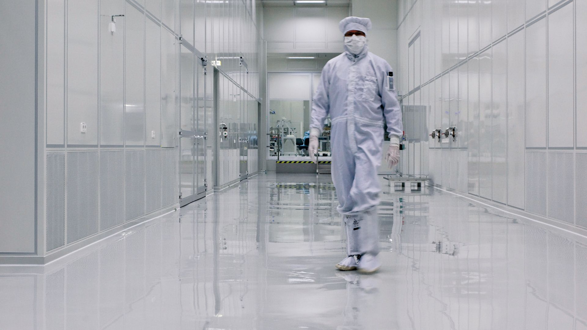 Industrial floor coating with Sikafloor system for clean room areas