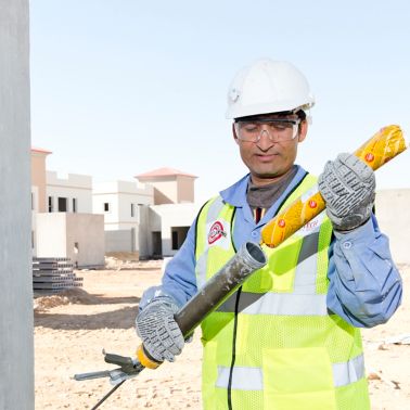 在高温下，用Sikaflex Construction+对Musanda别墅结构进行密封