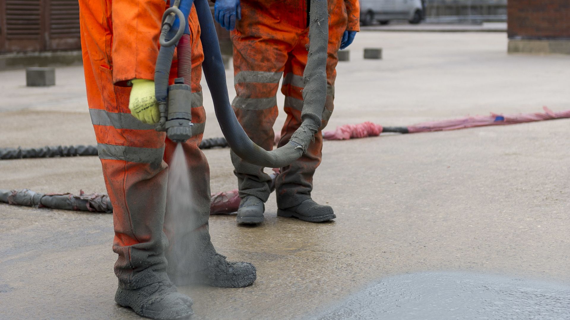 2 men applying Liquid Membrane