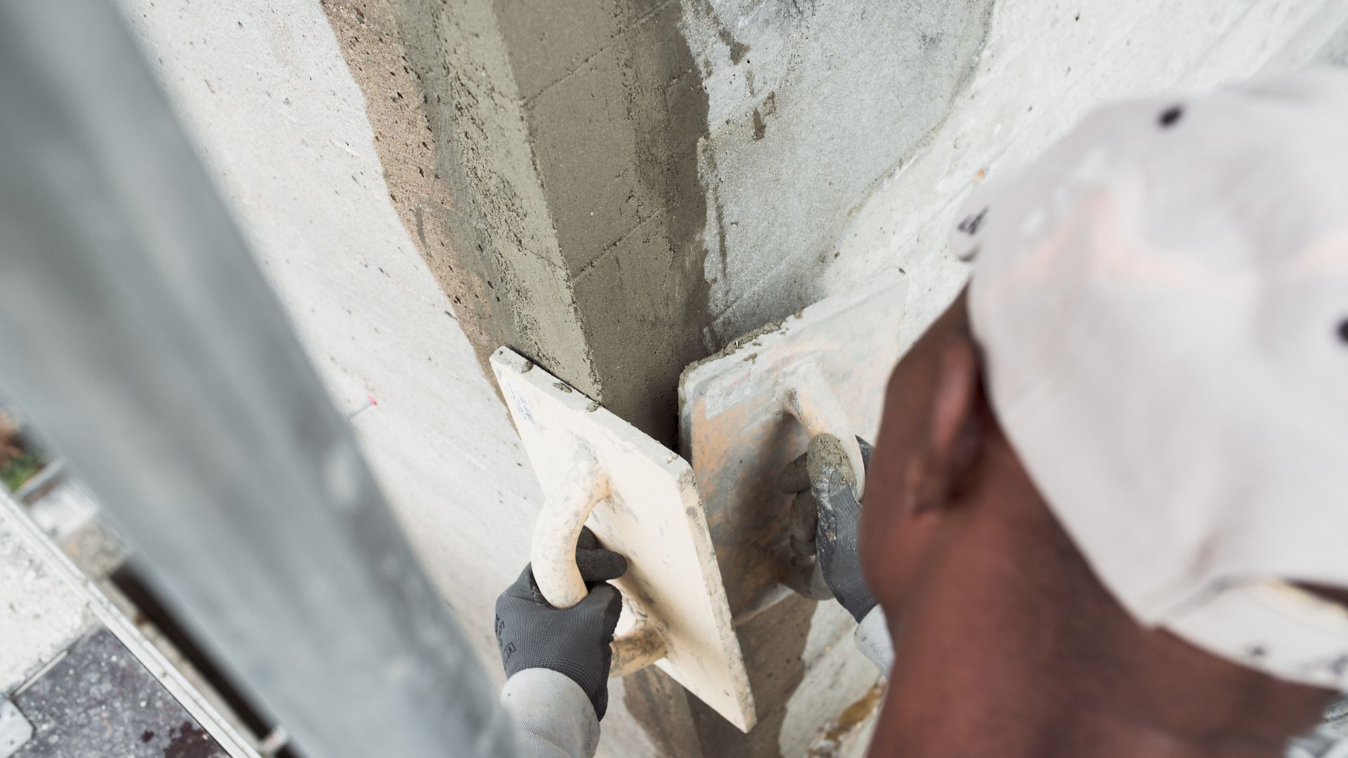 Man repairing concrete wall with Sika repair mortar