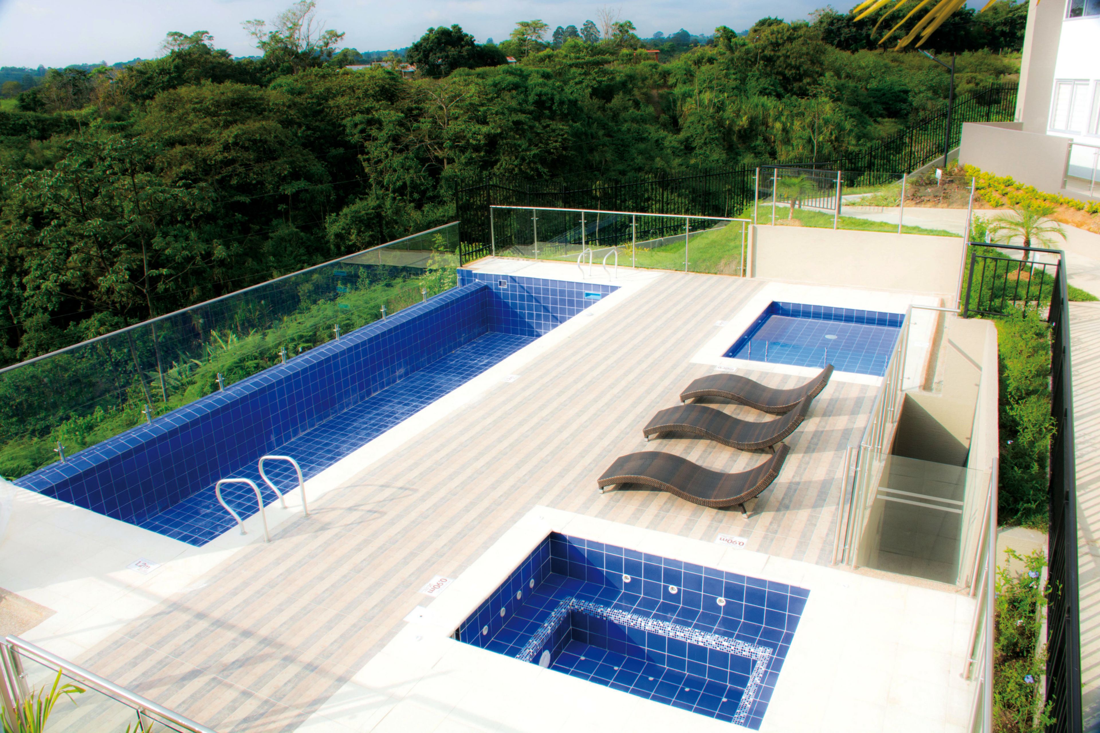 Swimming pool of the residential complex Mirador De Los Ocobos Armenia, Colombia