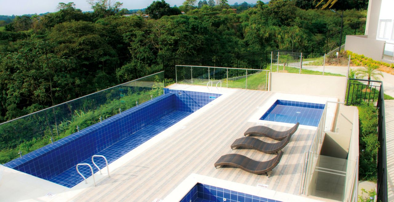 Swimming pool of the residential complex Mirador De Los Ocobos Armenia, Colombia