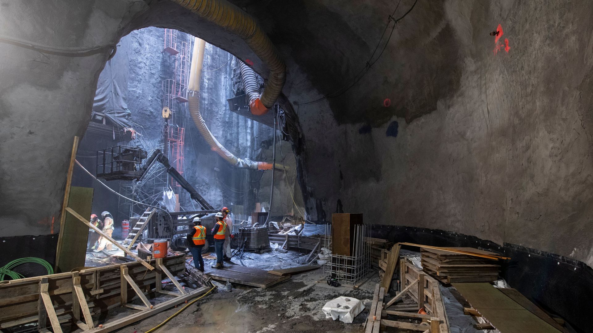 Construction of the new ventilation tunnels in the Montreal Metro