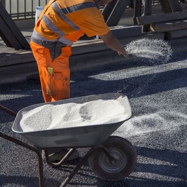 在德国乌尔姆的Neutorbridge上使用Sika Ergodur和Sikalastic热沥青