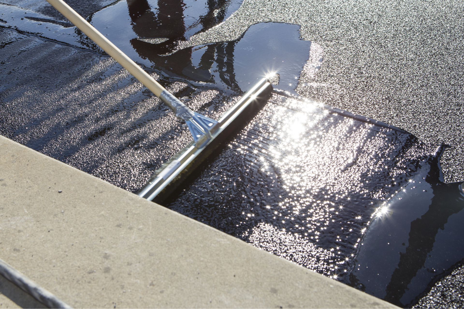 在德国乌尔姆的Neutorbridge上使用Sika Ergodur和Sikalastic热沥青