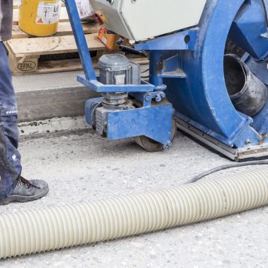 在德国乌尔姆的Neutorbridge上使用Sika Ergodur和Sikalastic热沥青