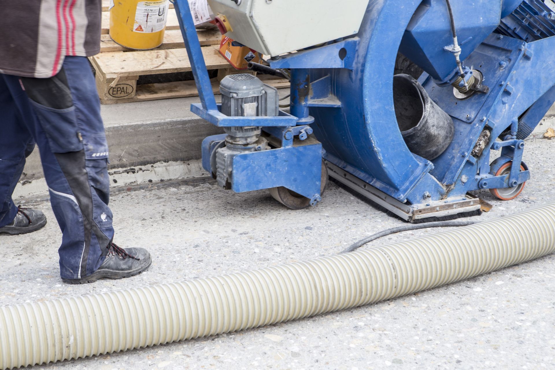 在德国乌尔姆的Neutorbridge上使用Sika Ergodur和Sikalastic热沥青