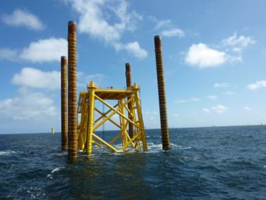 在北疮的德国部门灌浆4腿的海上变电站结构