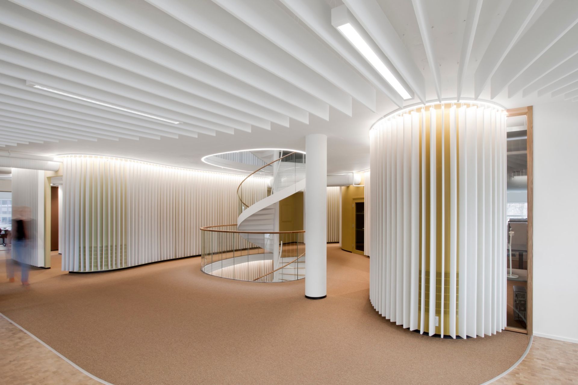 挪威Kjorbo发电站办公室的走廊和楼梯