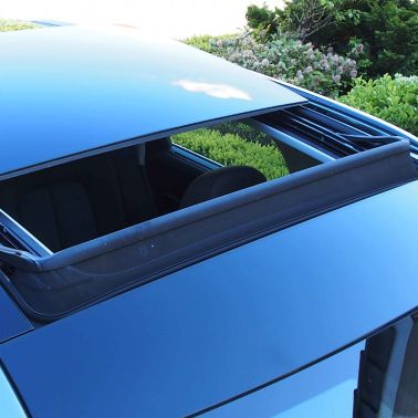 View of vehicle sunroof module bonded with Sikaflex Exterior Adhesive Solutions