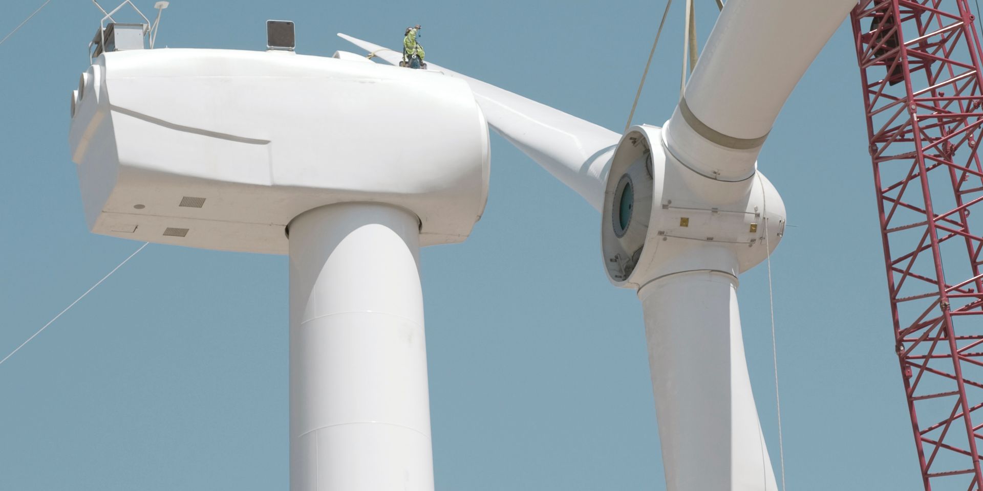 Assembling the rotor to the generator housing.