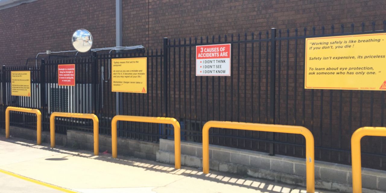 墙上的安全警报