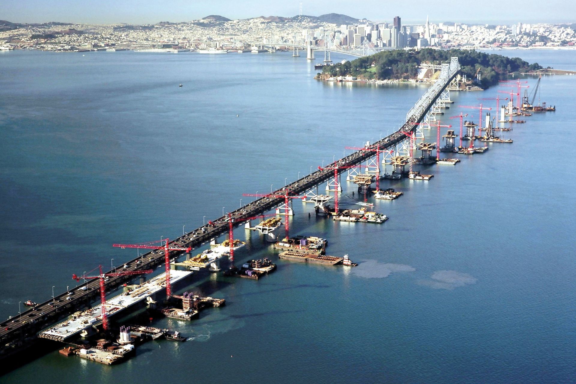 美国旧金山-奥克兰湾跨海大桥施工
