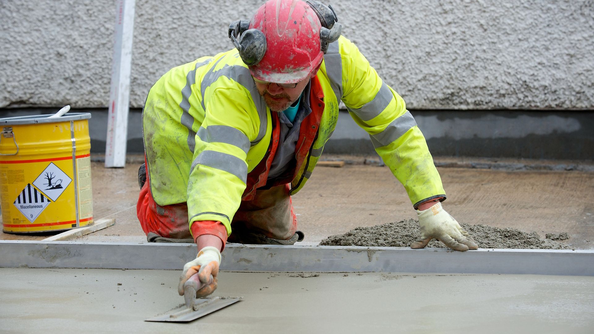 Application of SikaScreed HardTop flooring solution