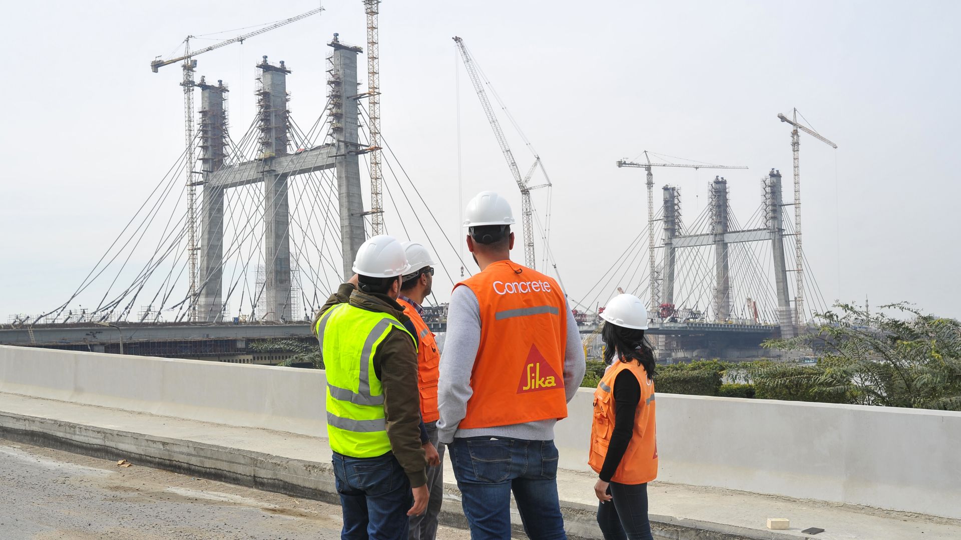 Sika concrete expert advising engineers during bridge construction