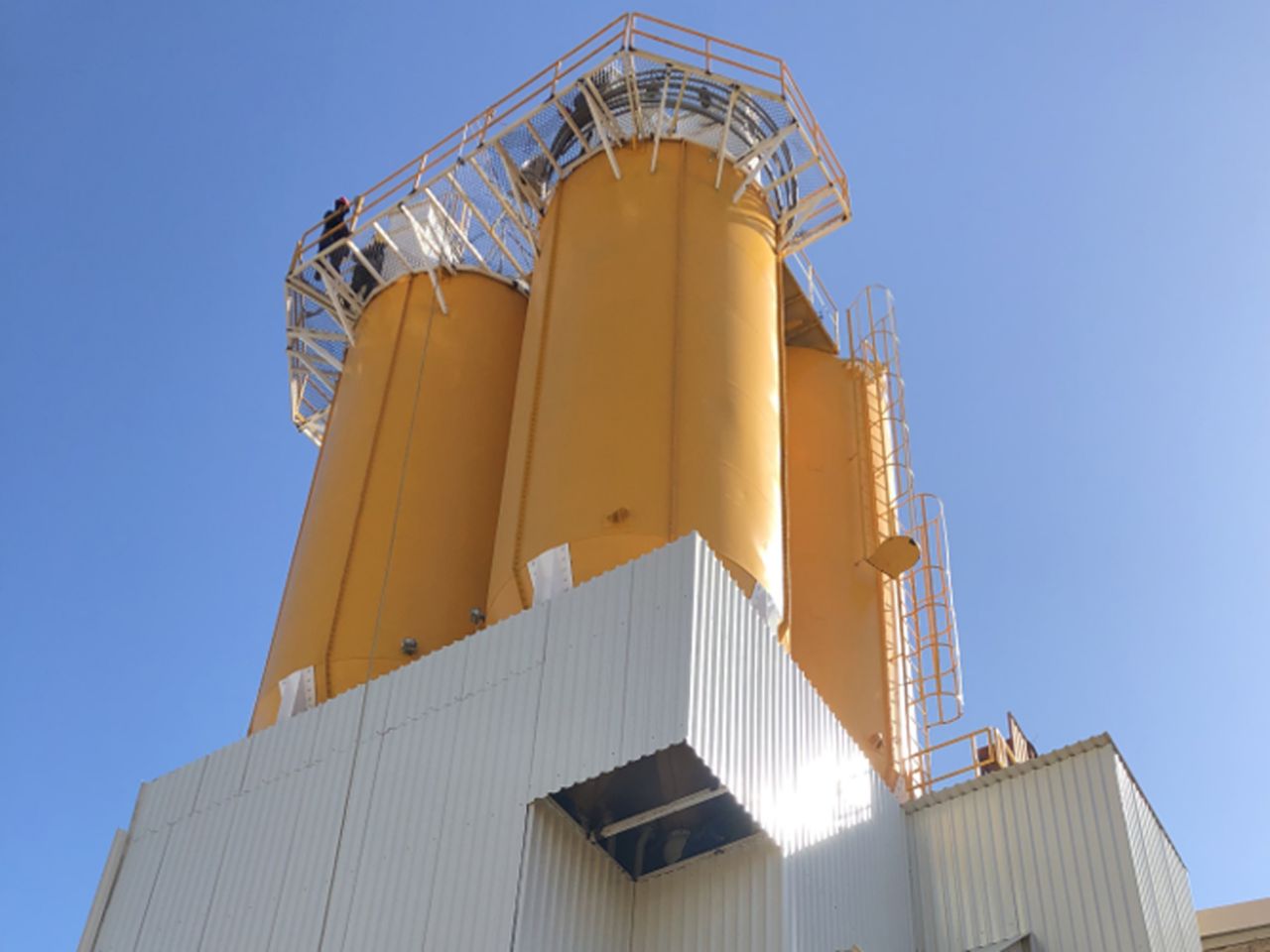 新植物的灰浆塔在巴兰基亚，哥伦比亚