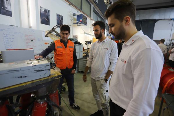 El equipo TBM de túneles de Swissloop con el asesoramiento del ingeniero de Sika Alejandro