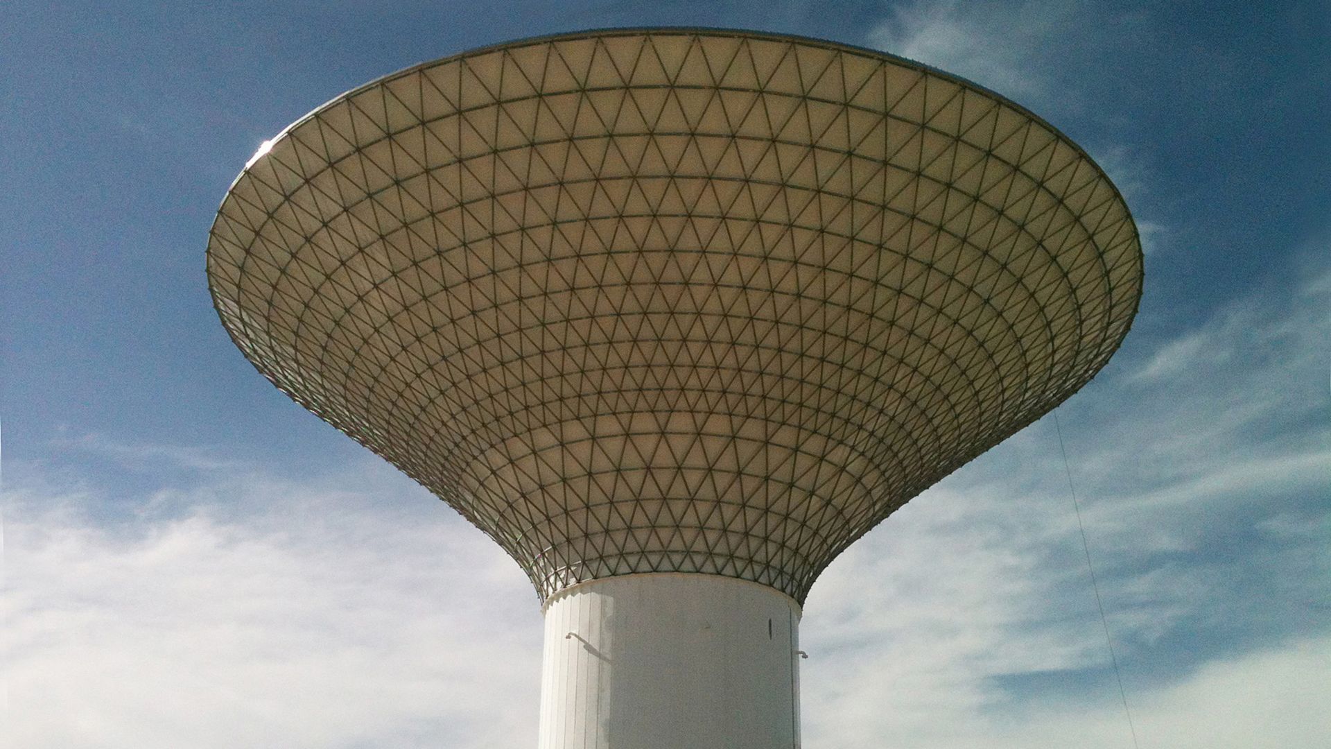 Sikaplan waterproofing membrane on water tower construction in Mexico