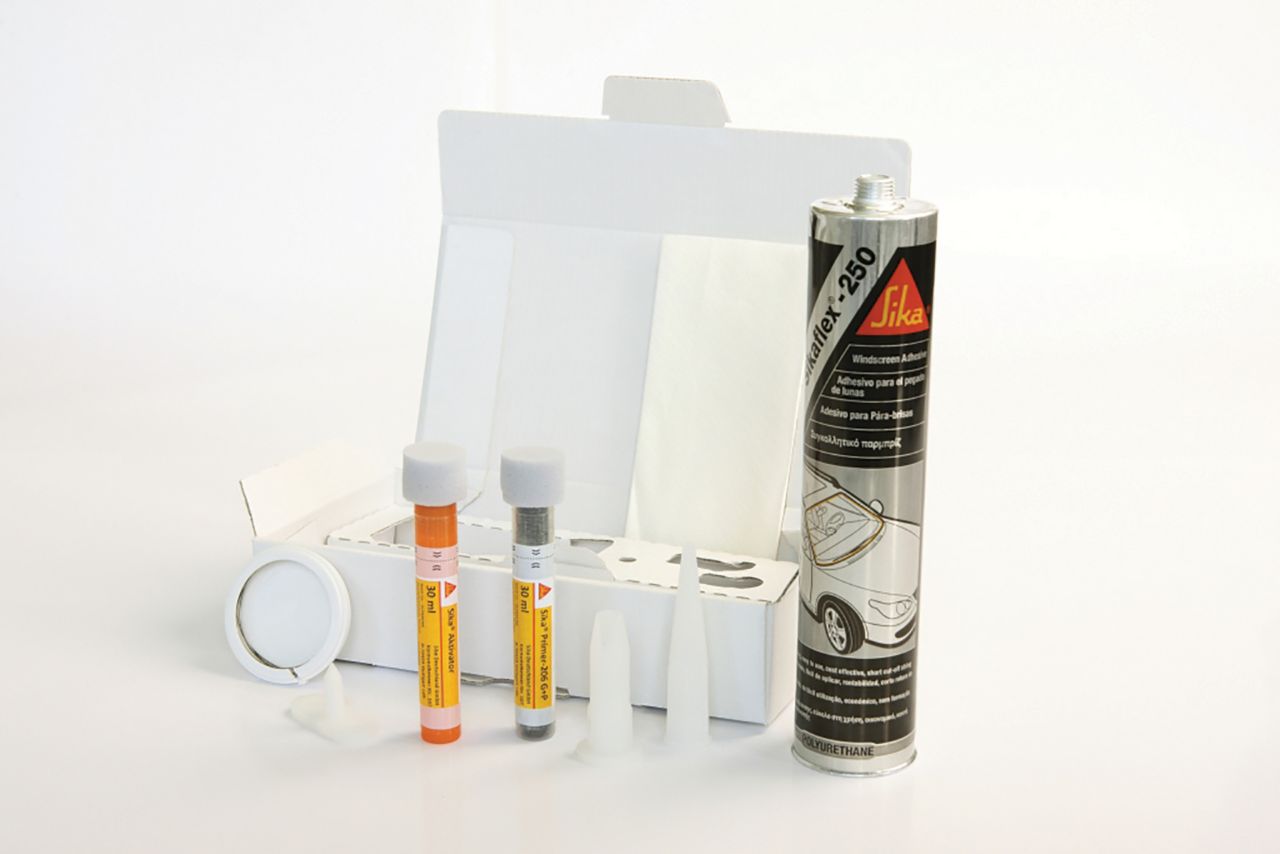 Image of Sika Premium Autoglass replacement kit including Sikaflex Adhesive, pretreatment’s, and nozzles