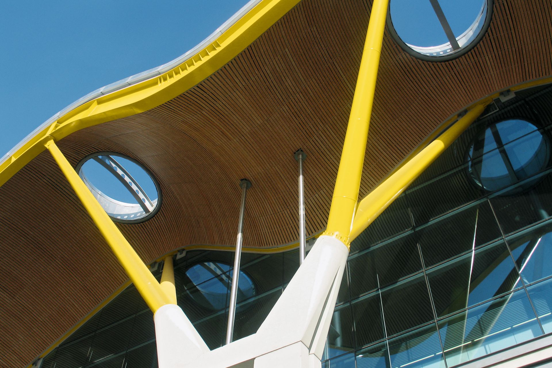 西班牙马德里巴拉哈斯机场的立面