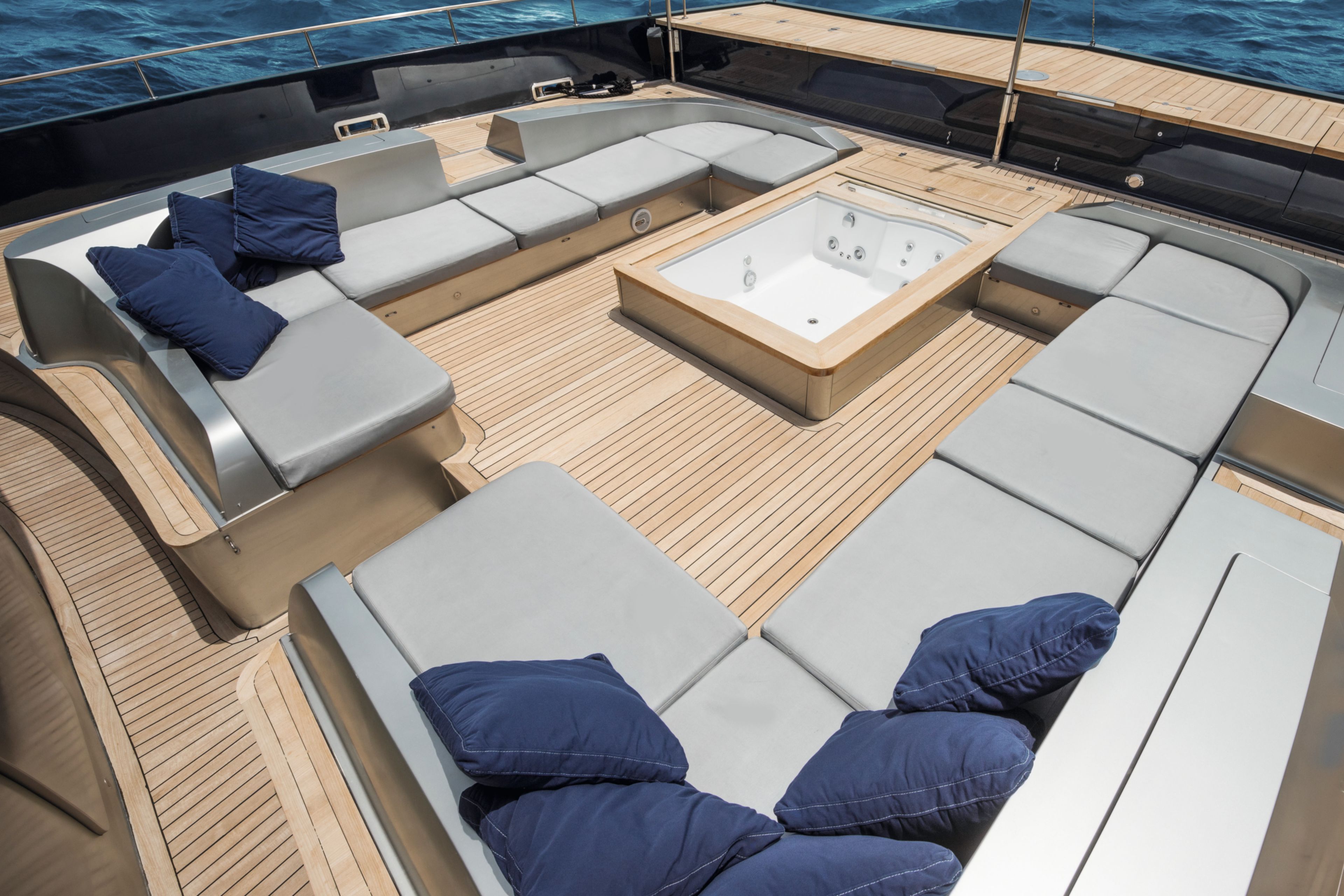 Sikafloor® Marine 595: Cool-deck technology for more comfort and sustainability 