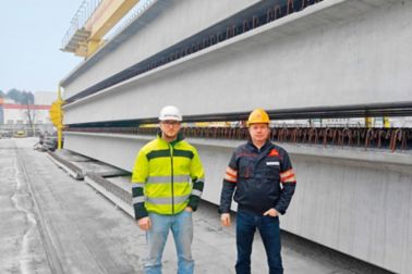 波兰西卡-目标市场经理副，与客户沟通