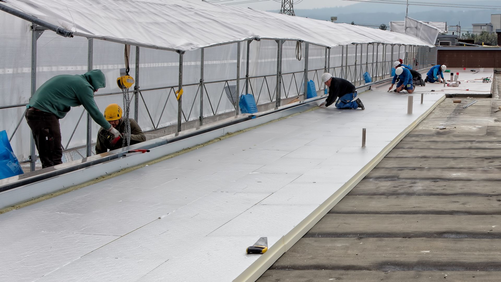 Installation of thermal insulation 
