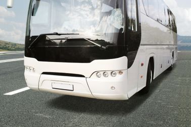 现代公共汽车在街道上