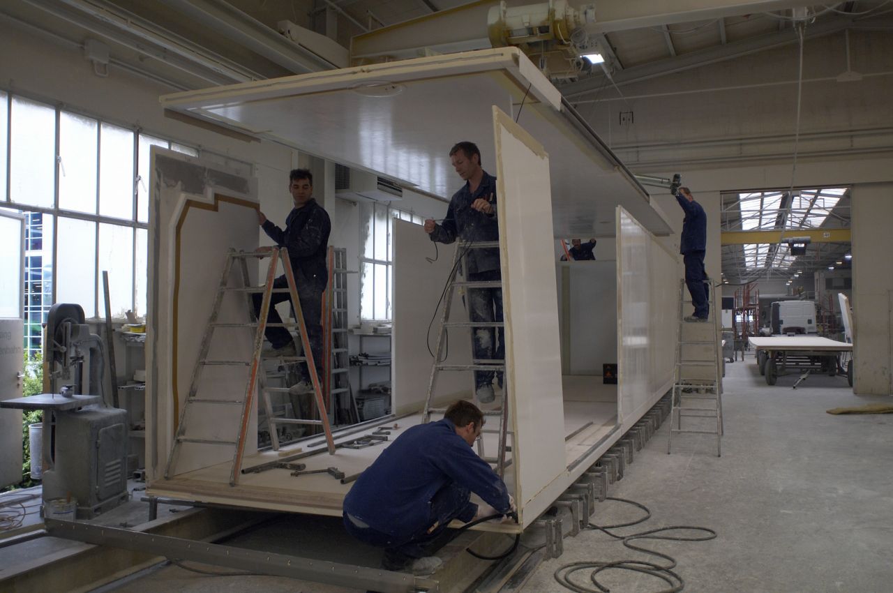 卡车拖车的三明治面板的组装粘结