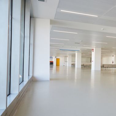 的里雅斯特机场候机区