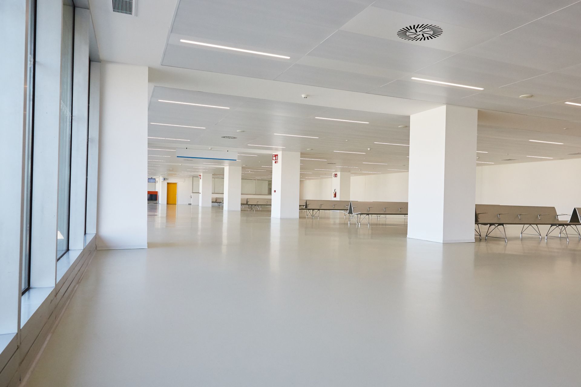 的里雅斯特机场候机区