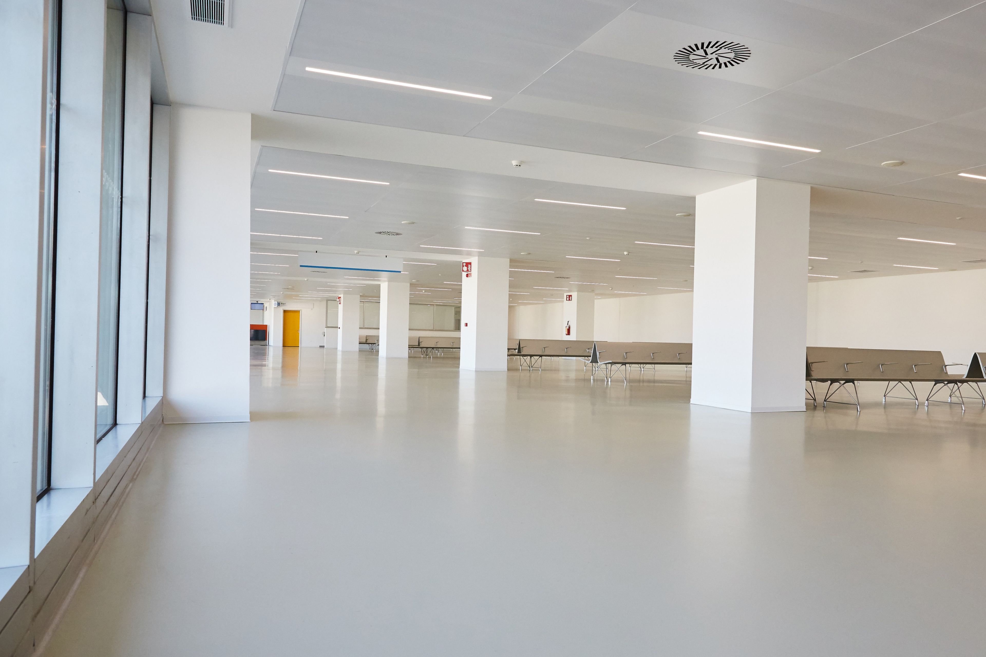 的里雅斯特机场候机区